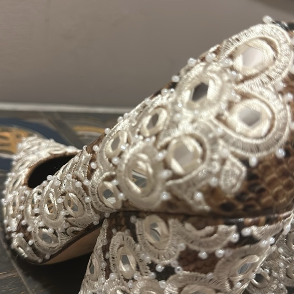 $400 TORY BURCH FRANCESCA SUEDE EMBROIDERED POINTY PUMP COFFEE Size 5 - Picture 9 of 12